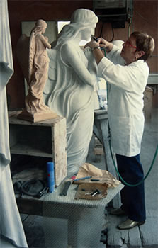 Immagine Rosanna al lavoro nello studio
